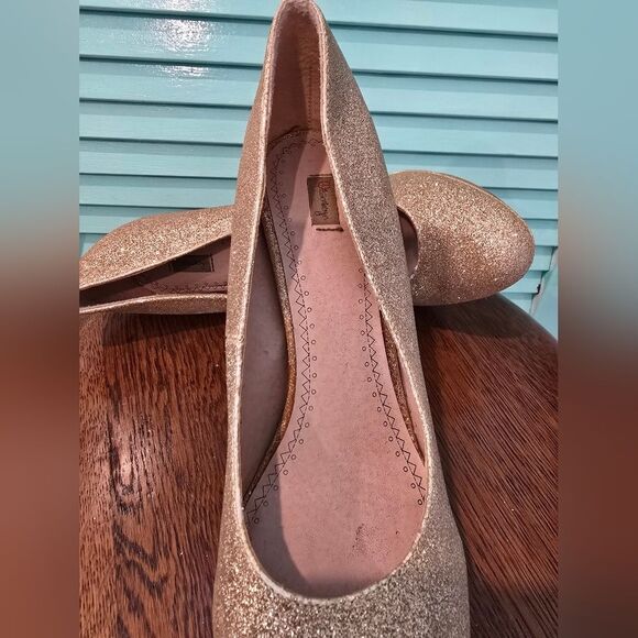 Olsenboye Gold Glitter Sparkly Platform Pumps, Size 8M - Picture 4 of 8